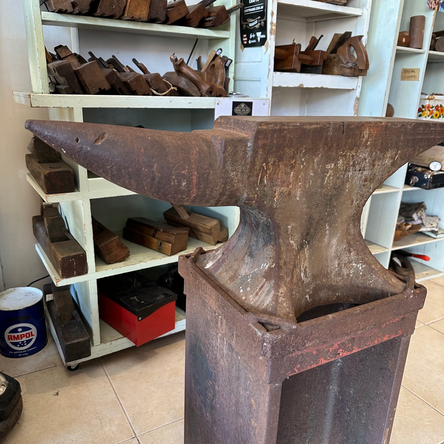 H1876 Vintage 1926 SODERFORS 264lb 120kg Sweden ANVIL on stand Blacksmiths tool