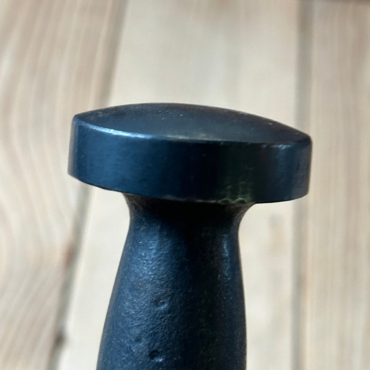 H2540 Vintage GEORGE BARNSLEY No:2 cobblers closing hammer