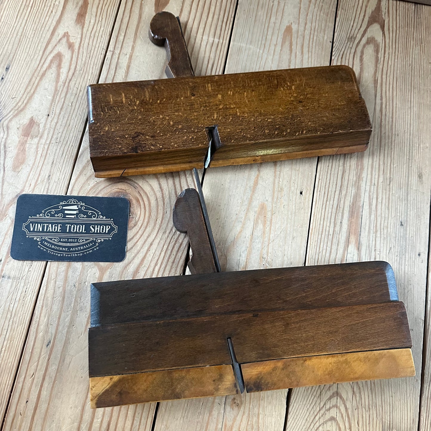 H2421 HANDY! Antique pair of mixed SIDE SNIPES wooden Moulding PLANES