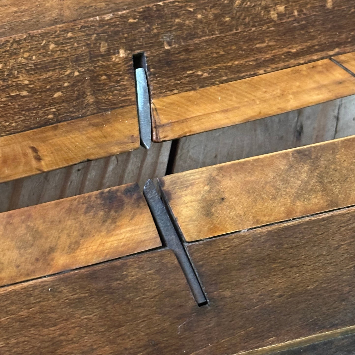 H2421 HANDY! Antique pair of mixed SIDE SNIPES wooden Moulding PLANES