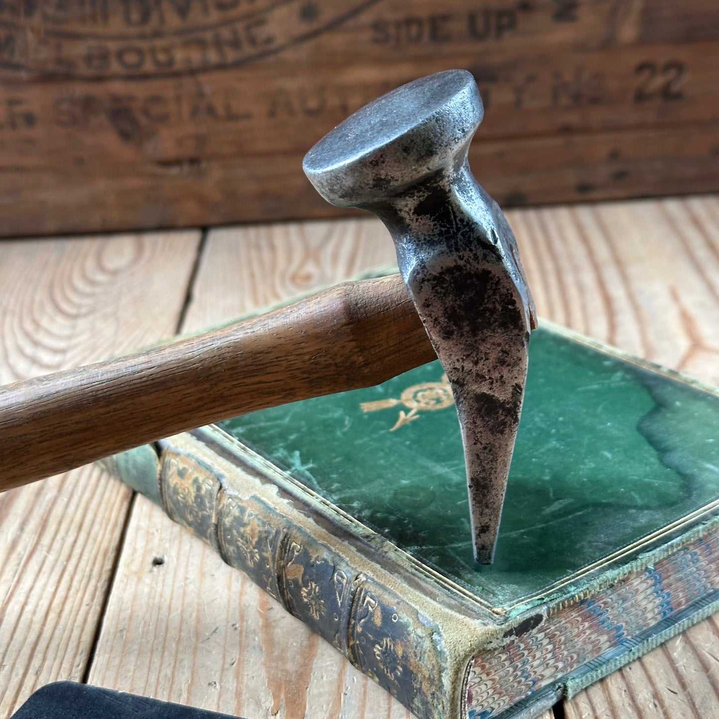H2088 Vintage G. Barnsley No.0 England STEEL Cobblers HAMMER