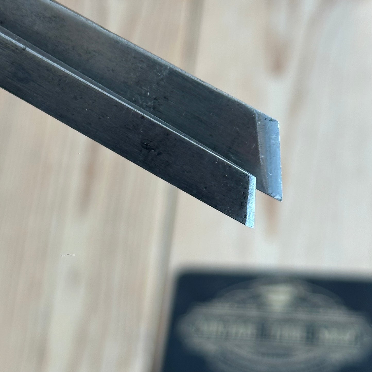 N907 RARE! Vintage pair of ROSEWOOD Handled Barker Bros of MELBOURNE SKEW Carving CHISELS