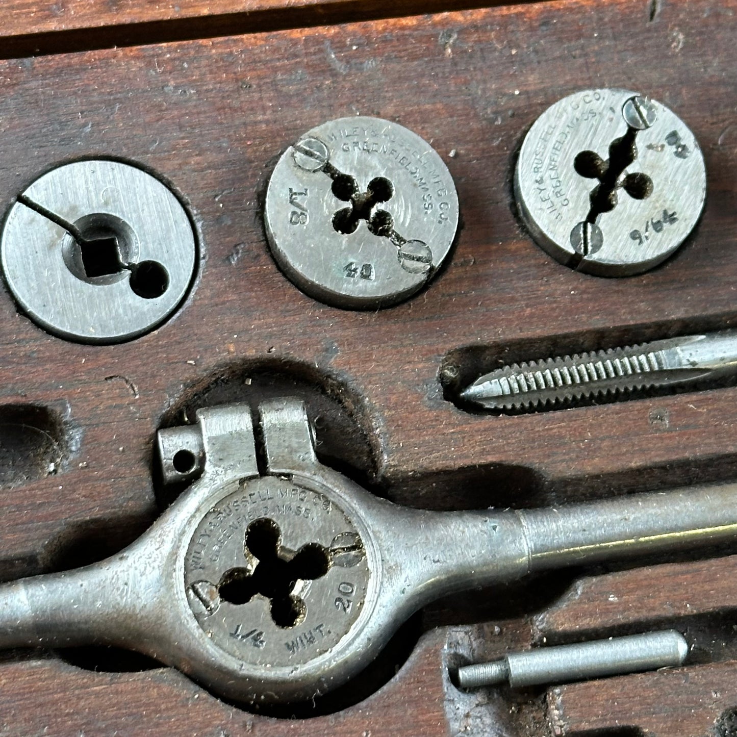 SOLD. H2398 Vintage Wiley & Russell USA TAP & DIE SET in wooden box