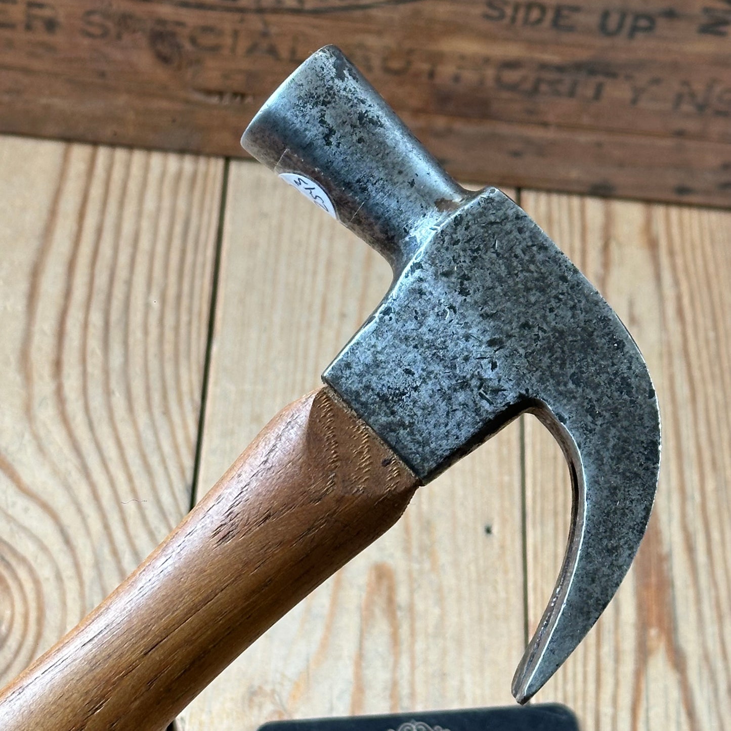 H2513 Vintage Henry CHENEY USA nail holder carpenters HAMMER