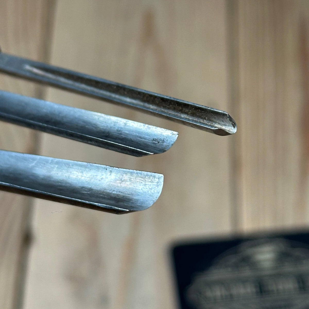 H2428 Vintage SET of 3 x ADDIS England Carving GOUGE CHISELS