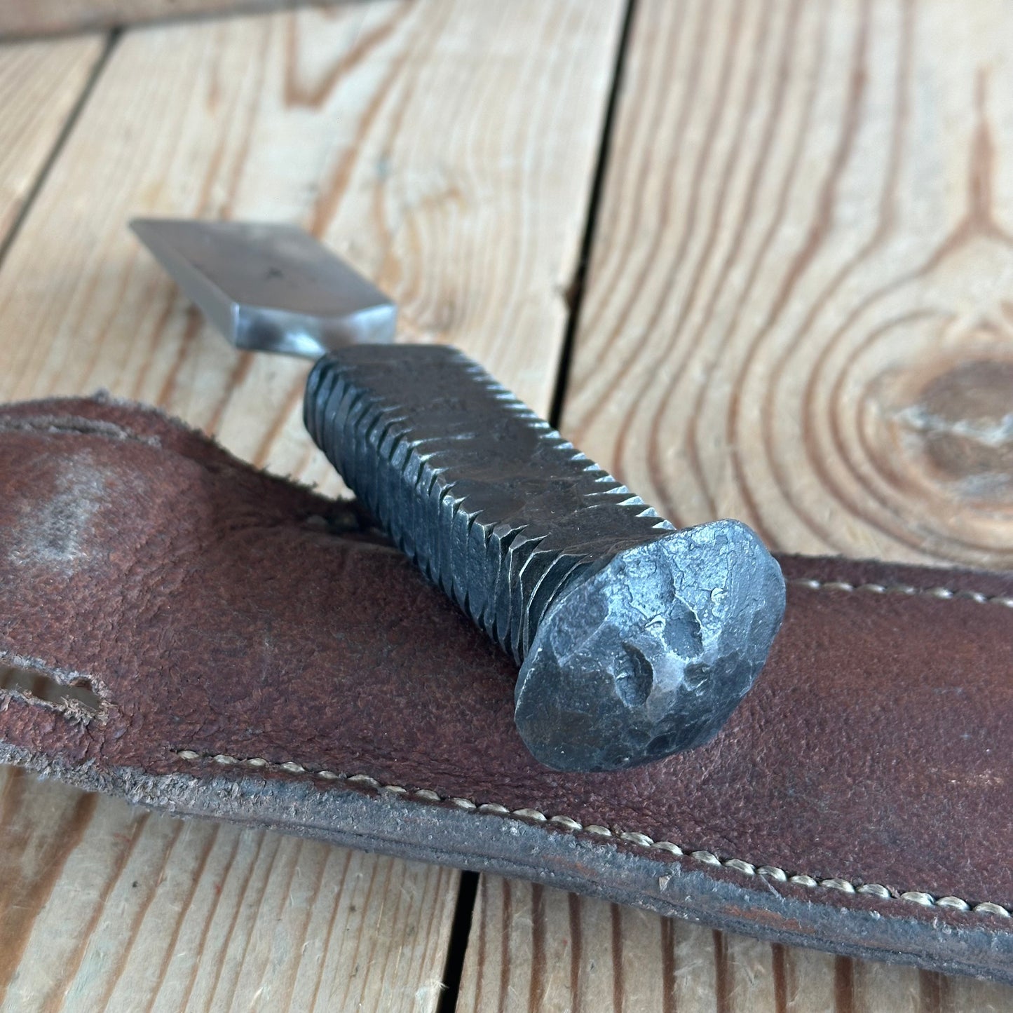 JMB17 NEW! Blacksmith made HAND FORGED high tensile steel CHISEL handmade genuine leather SHEATH. Made by BONESAW