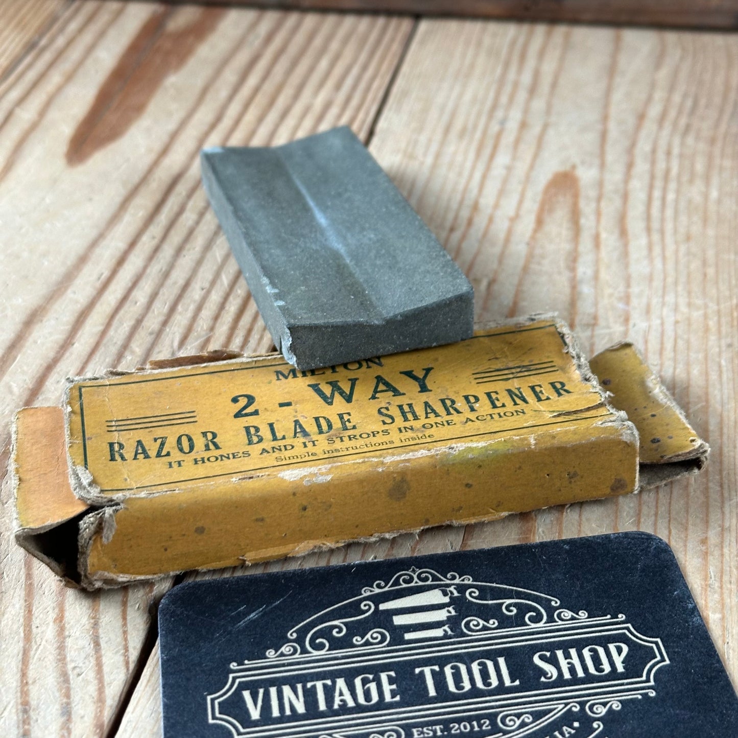 A228 Vintage Milton razor BARBER HONE sharpening stone IOB