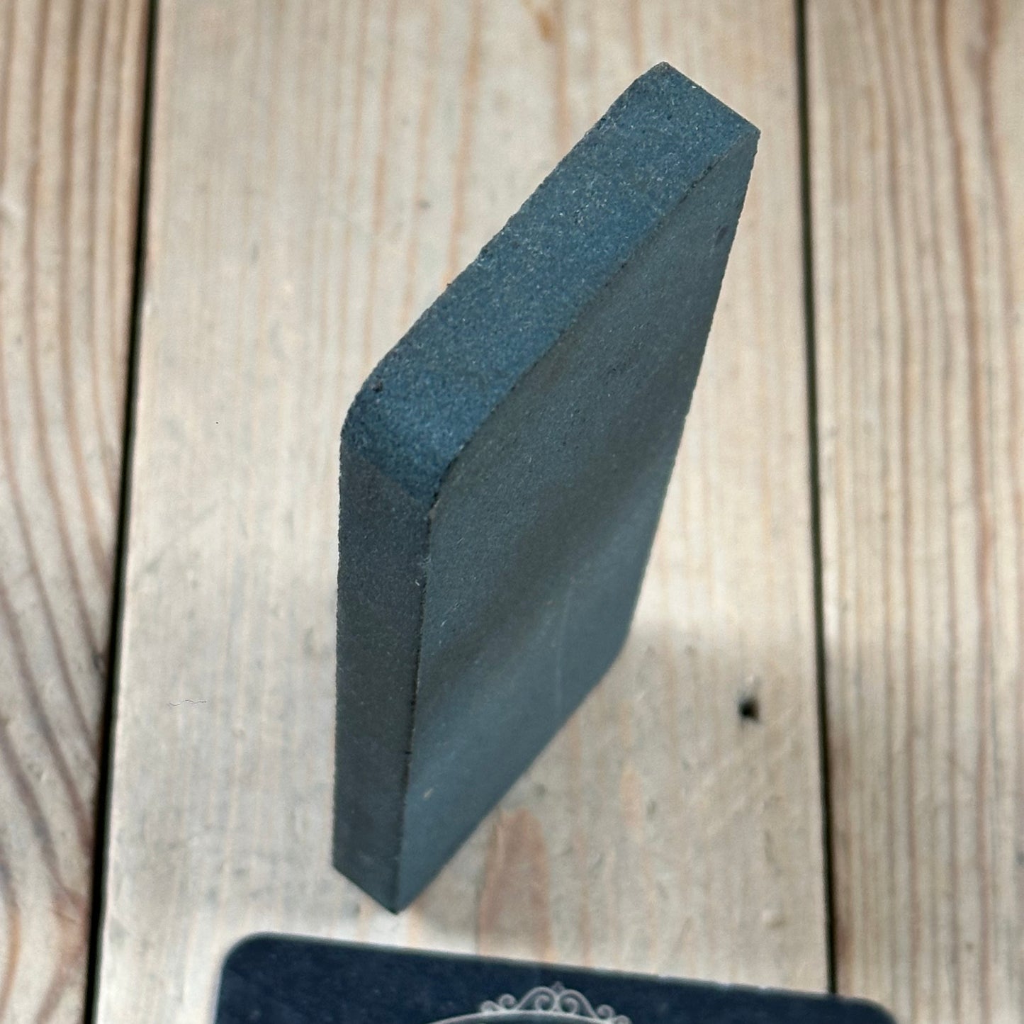 H2485 Vintage boxed SILICON CARBIDE abrasive SHARPENING STONE oilstone