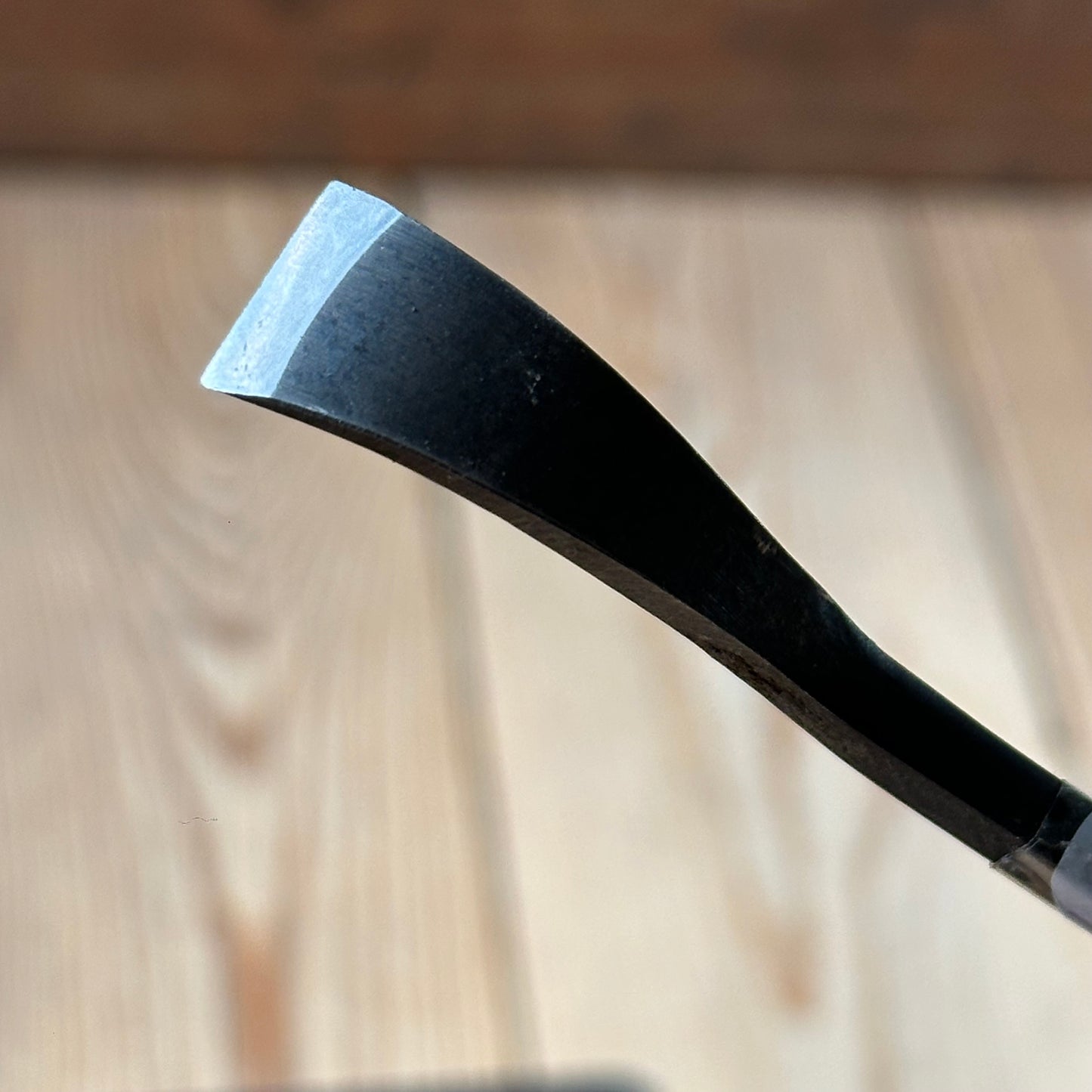 H2032 Vintage Addis England 17mm Bent Fishtail Carving CHISEL