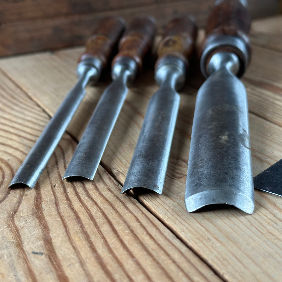 H2623 ICONIC! Vintage set of 4 x TITAN AUSTRALIA Gouge CHISELS