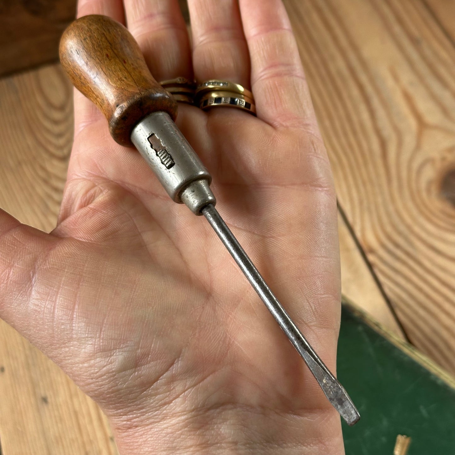 H2395 Vintage small RATCHET SCREWDRIVER