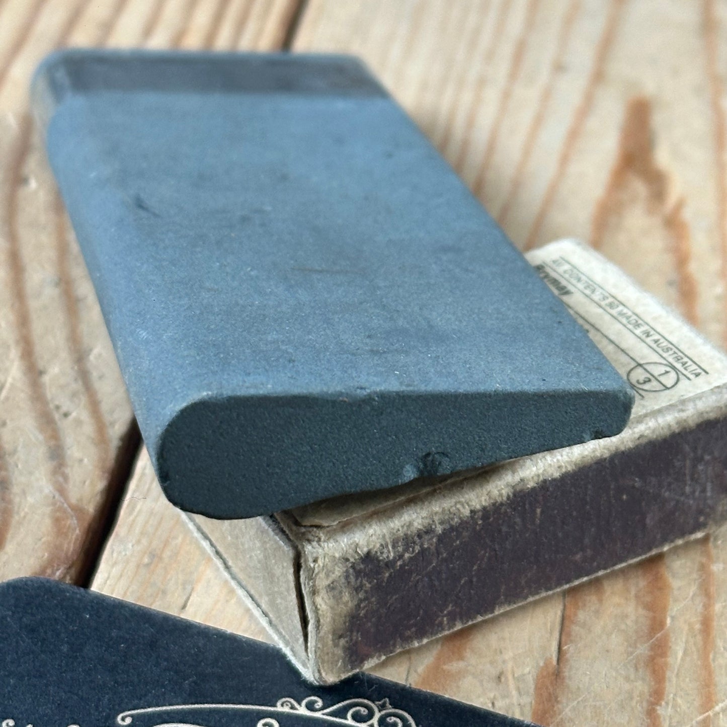 A394 Vintage FINE Carborundum SLIP STONE for gouges sharpening oilstone