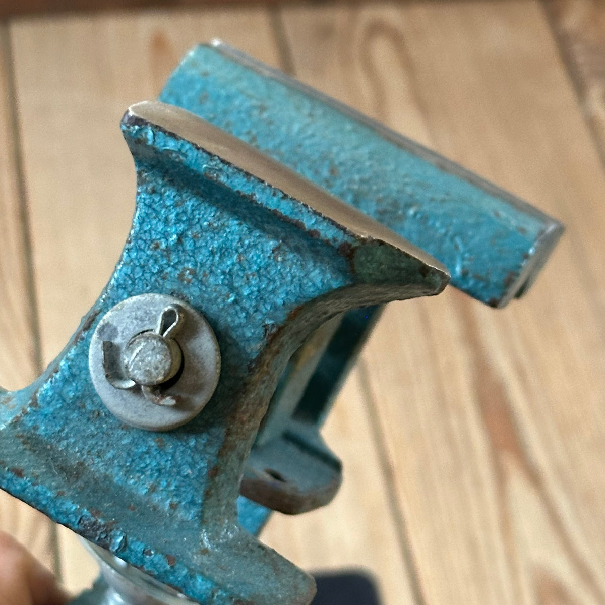 H2323 HANDY! Vintage small BENCH VICE & anvil