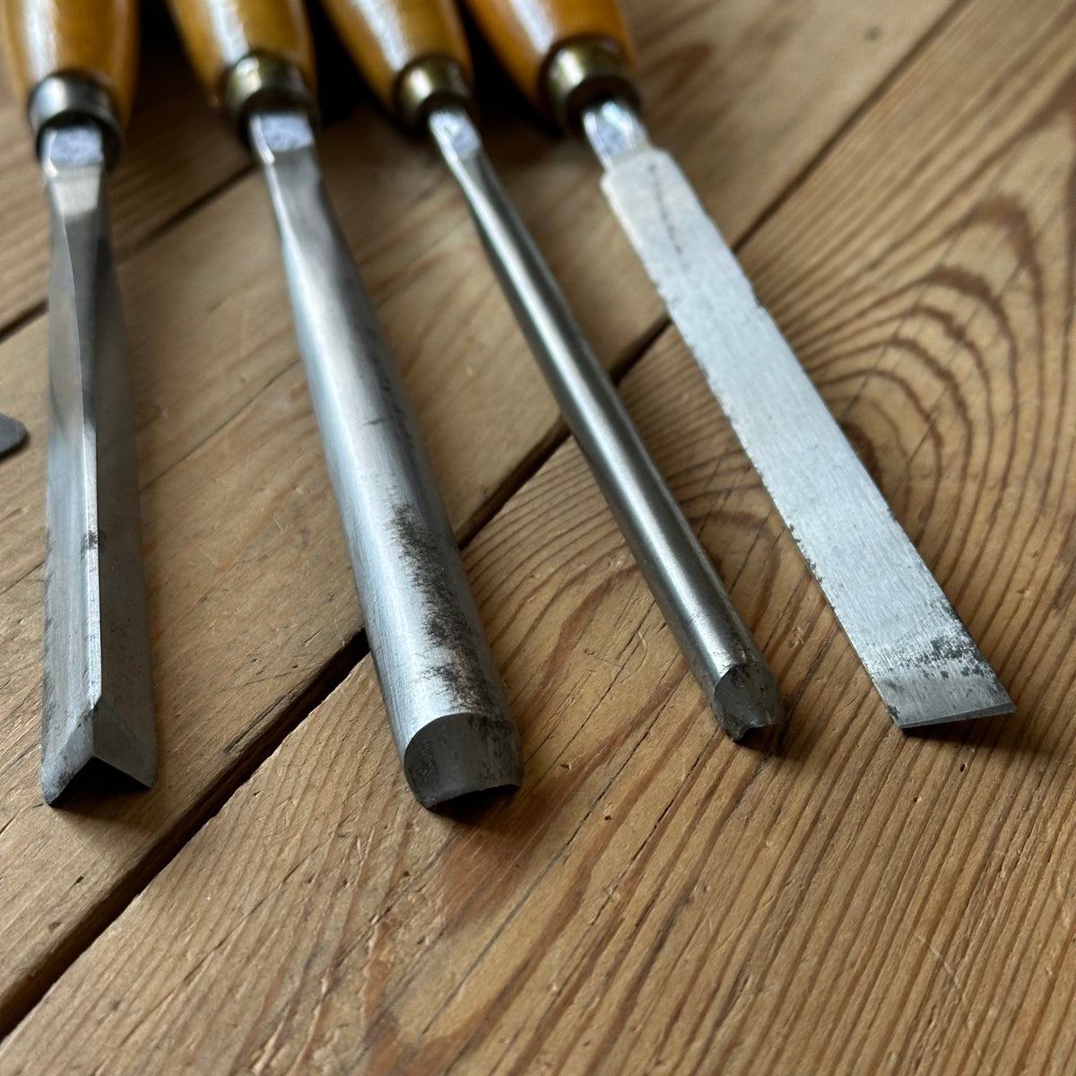 H2588 TIDY! Vintage 4 x Robert SORBY lathe turning CHISELS