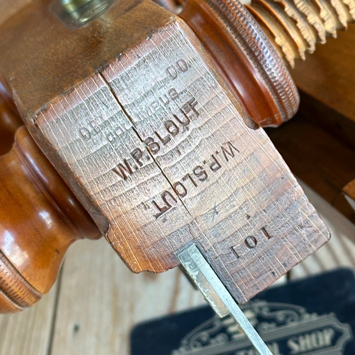 T8553 Antique OHIO TOOL CO No:101 Boxwood Armed PLOUGH PLANE