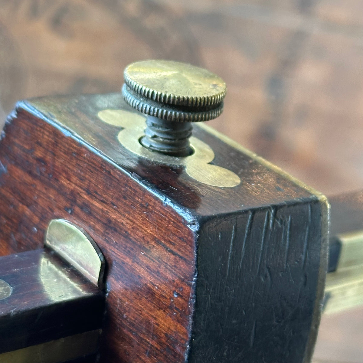 H2568 GORGEOUS! Vintage DISSTON USA No:95 BRASS & Rosewood Mortise GAUGE