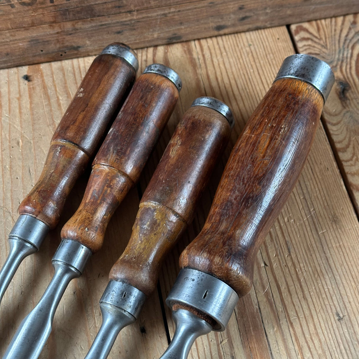 H2623 ICONIC! Vintage set of 4 x TITAN AUSTRALIA Gouge CHISELS
