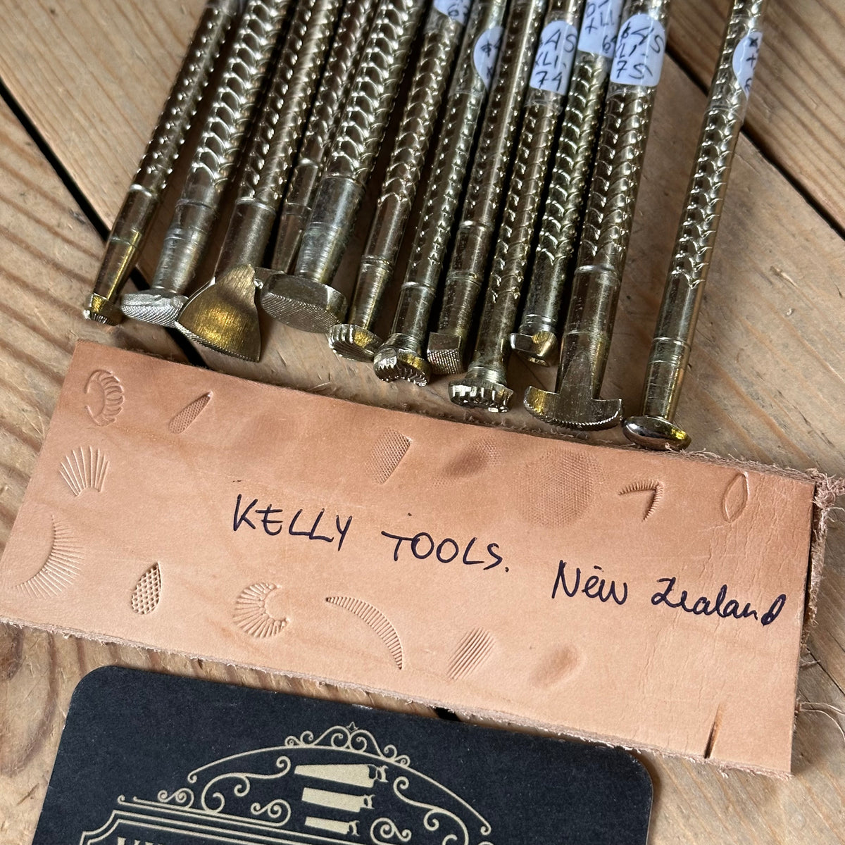 XL1-61-75 Vintage 1 x KELLY TOOLS New Zealand LEATHER STAMP or PUNCH