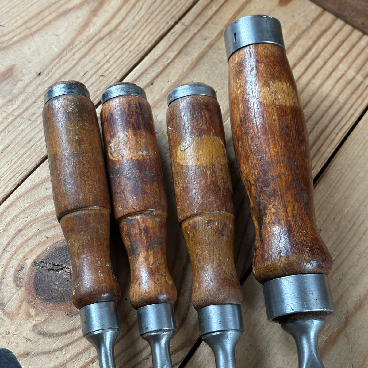 H2623 ICONIC! Vintage set of 4 x TITAN AUSTRALIA Gouge CHISELS