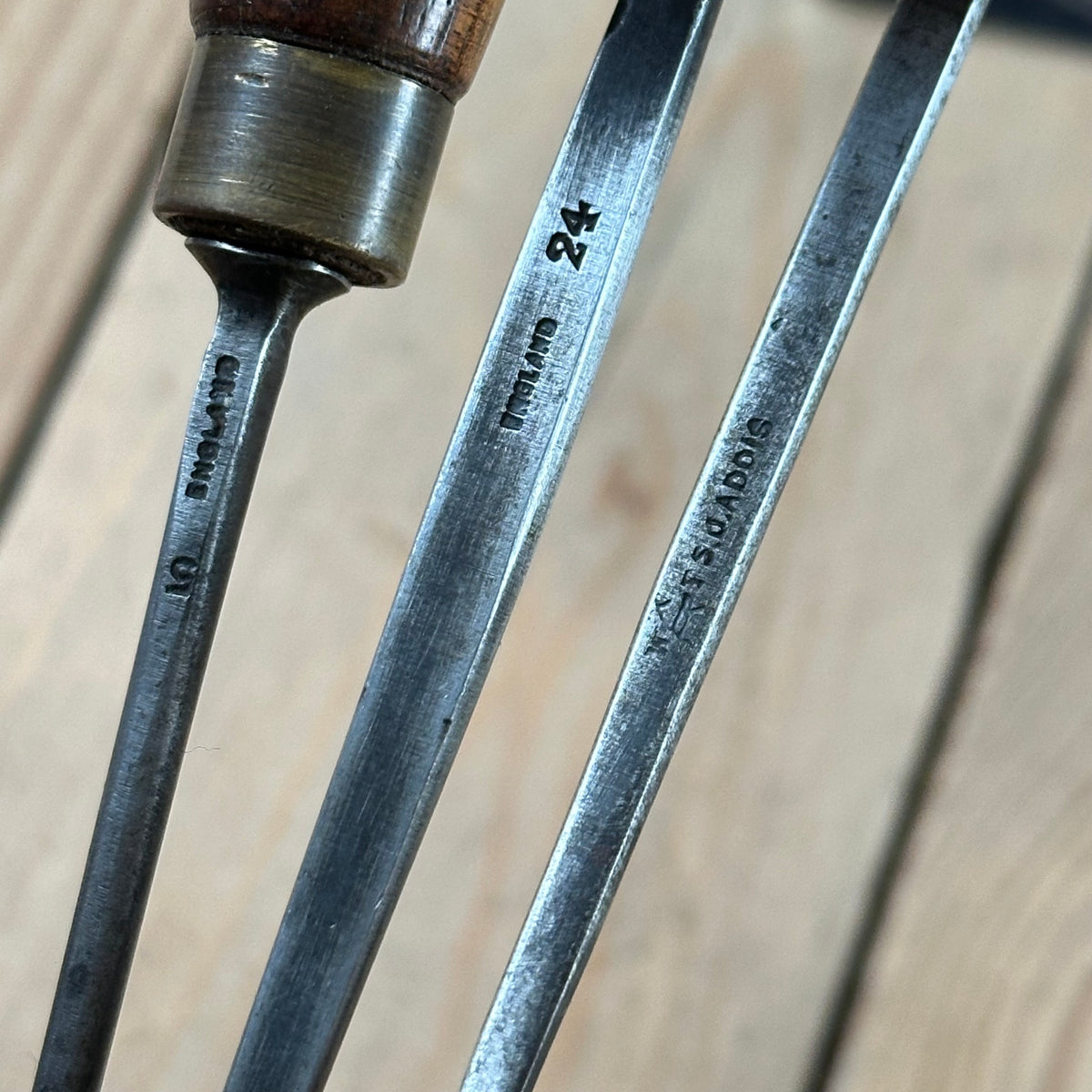 H2604 Vintage 3 x ADDIS England GOUGE CHISEL Carving Set