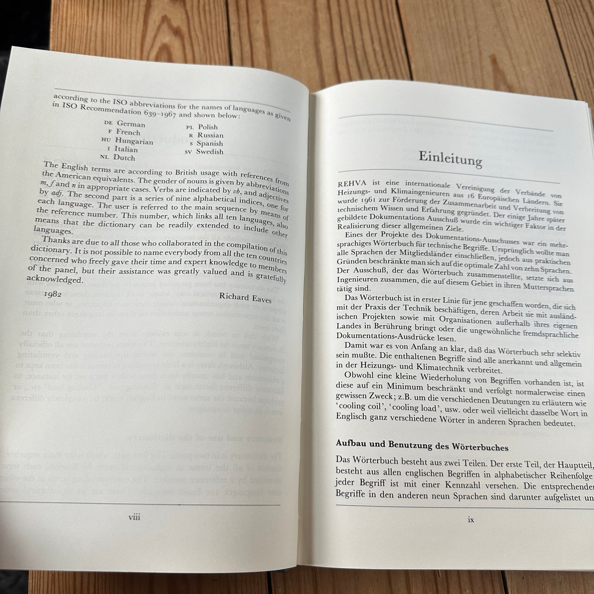 N2047 Vintage 1982 BOOK The INTERNATIONAL DICTIONARY of HEATING, VENTILATING and AIR CONDITIONING in 10 languages
