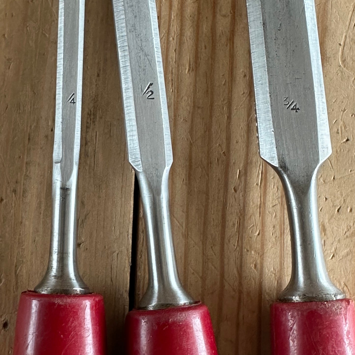 H1314 Vintage set of 3 red resin handle BEVEL CHISELS