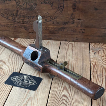 T6552 Antique wooden COACHMANS HAND ROUTER