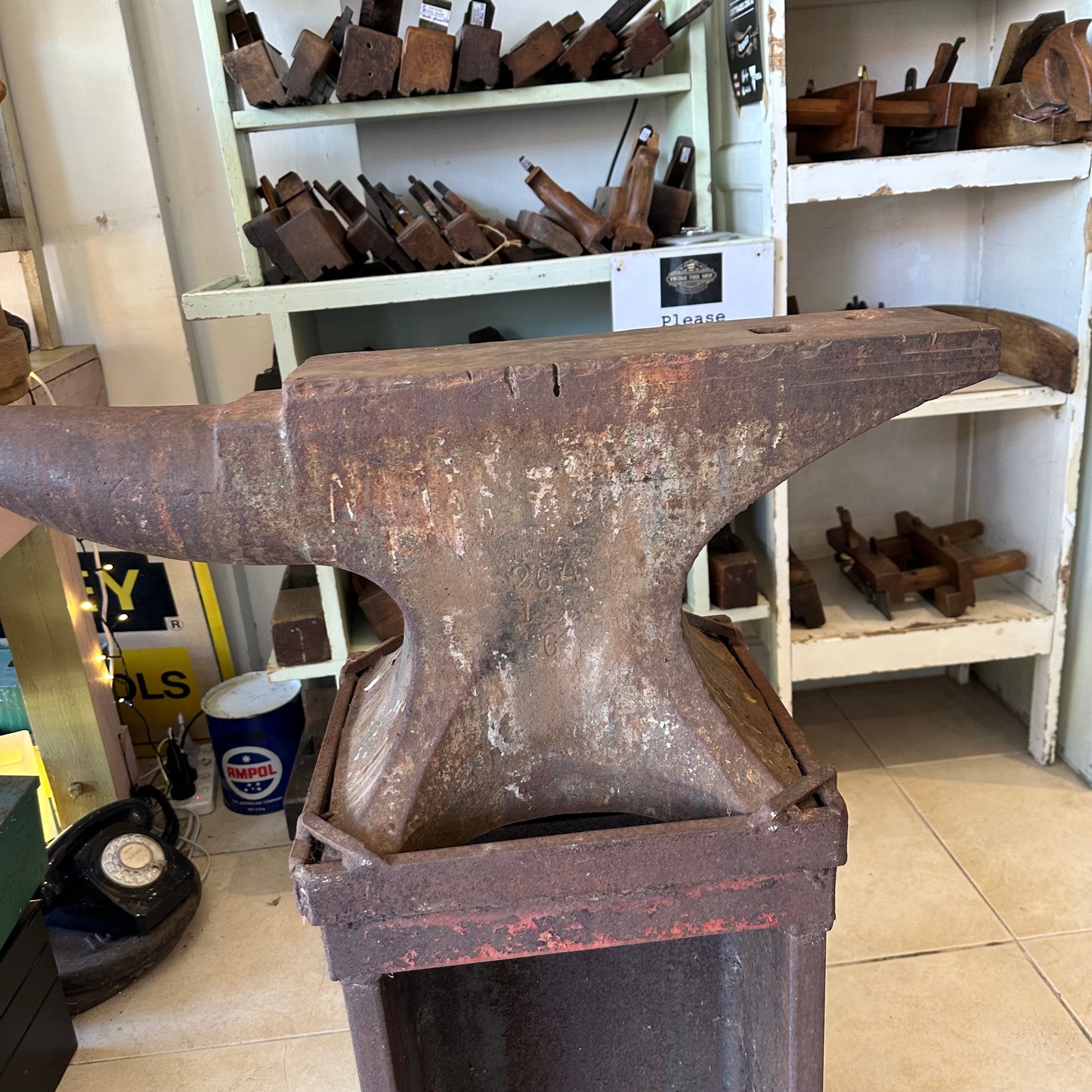 H1876 Vintage 1926 SODERFORS 264lb 120kg Sweden ANVIL on stand Blacksmiths tool