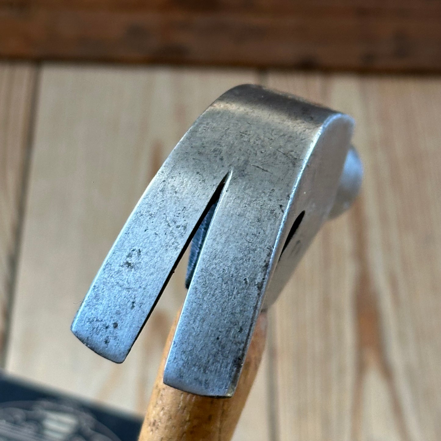 H2528 Vintage small Henry CHENEY USA carpenters HAMMER
