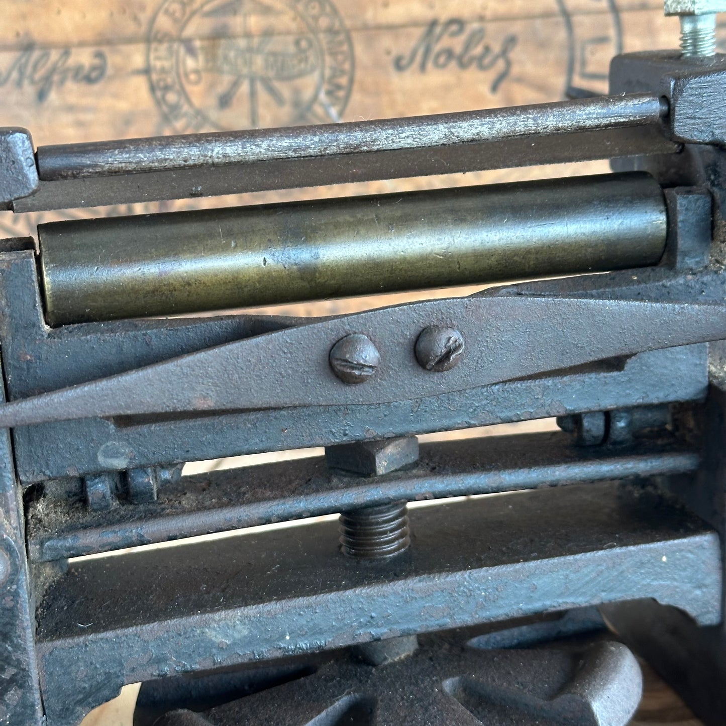 SOLD. H2153 Vintage DIXON England LEATHER SKIVER machine