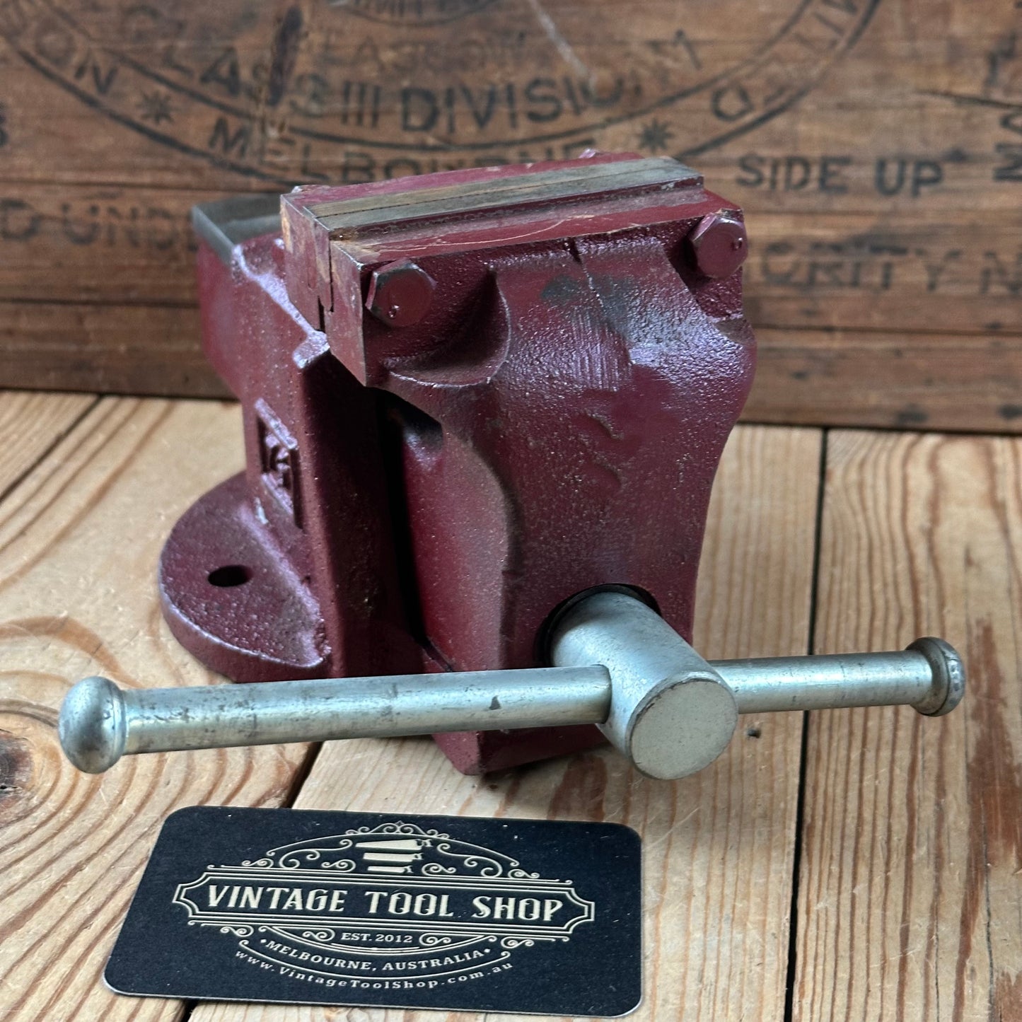 H2443 Vintage small red DAWN Australia No.75 3”VICE