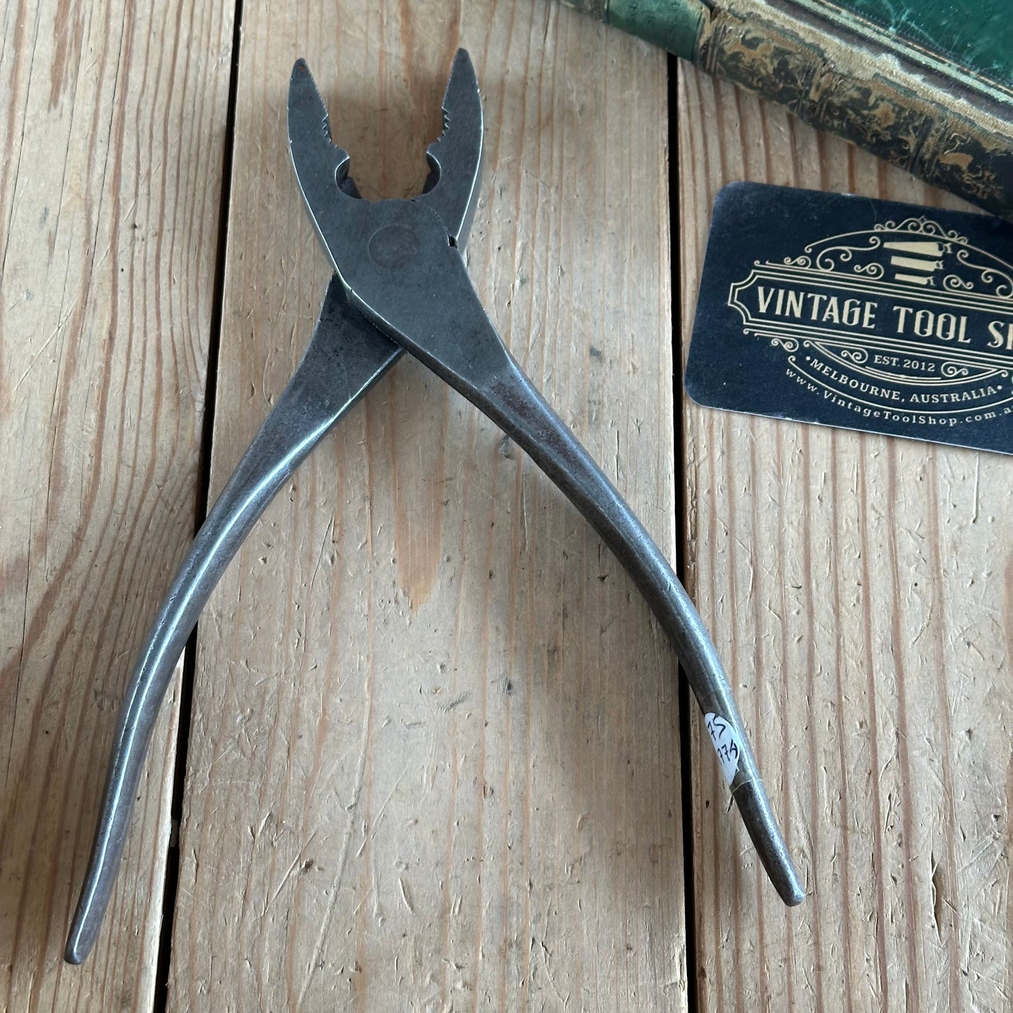 H1774 Vintage Lindström Sweden PLIERS