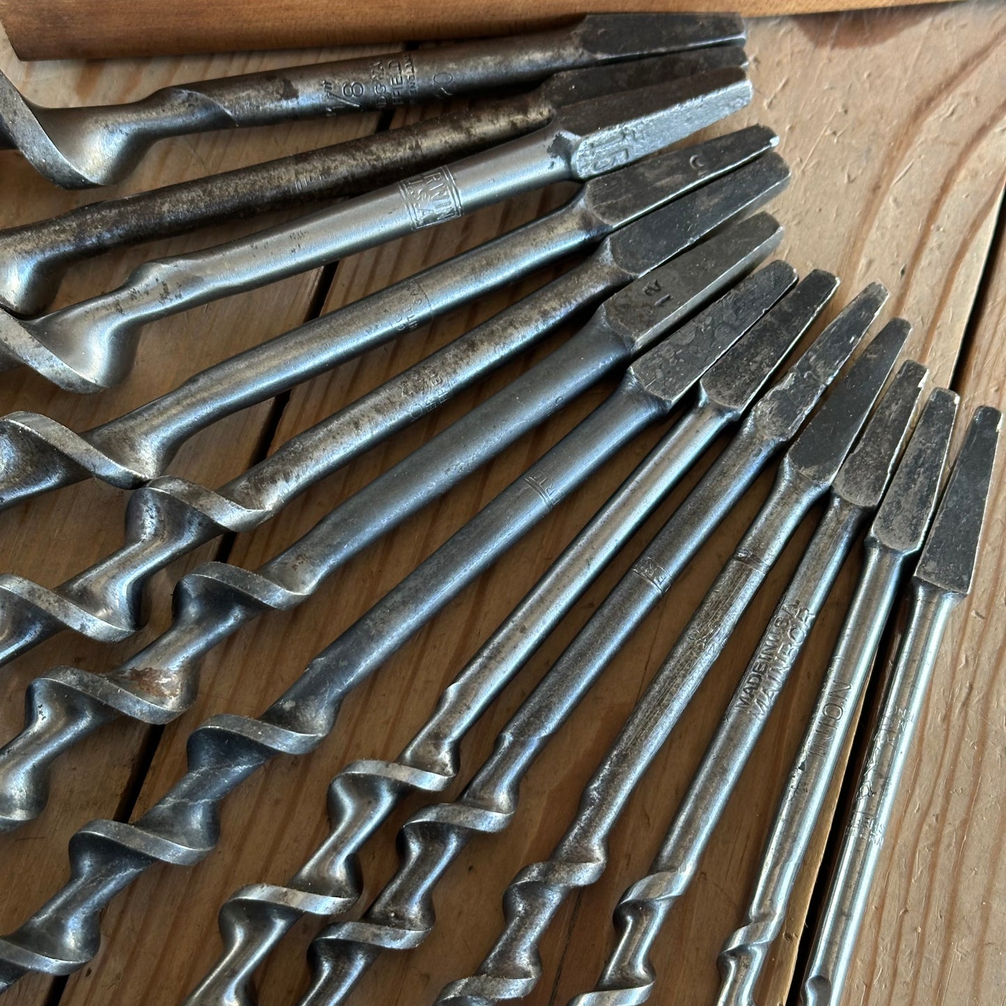 H1913 Vintage BOXED Set of 13 x IRWIN / Solid Center PATTERN wood drill BITS brace auger BIT set