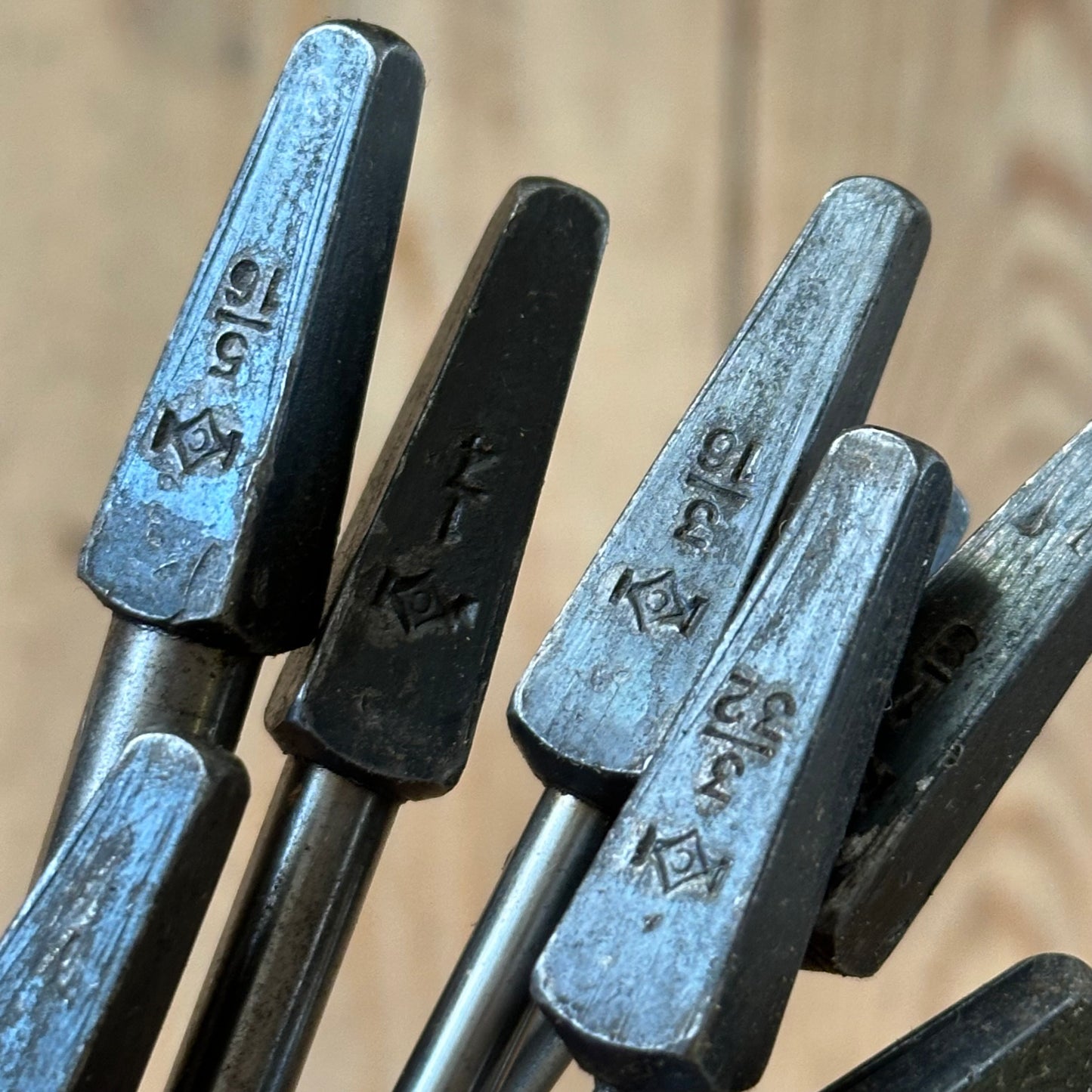 H2518 Vintage BOXED Set of 9 x CLEVELAND No:13 wood drill BITS brace BIT set