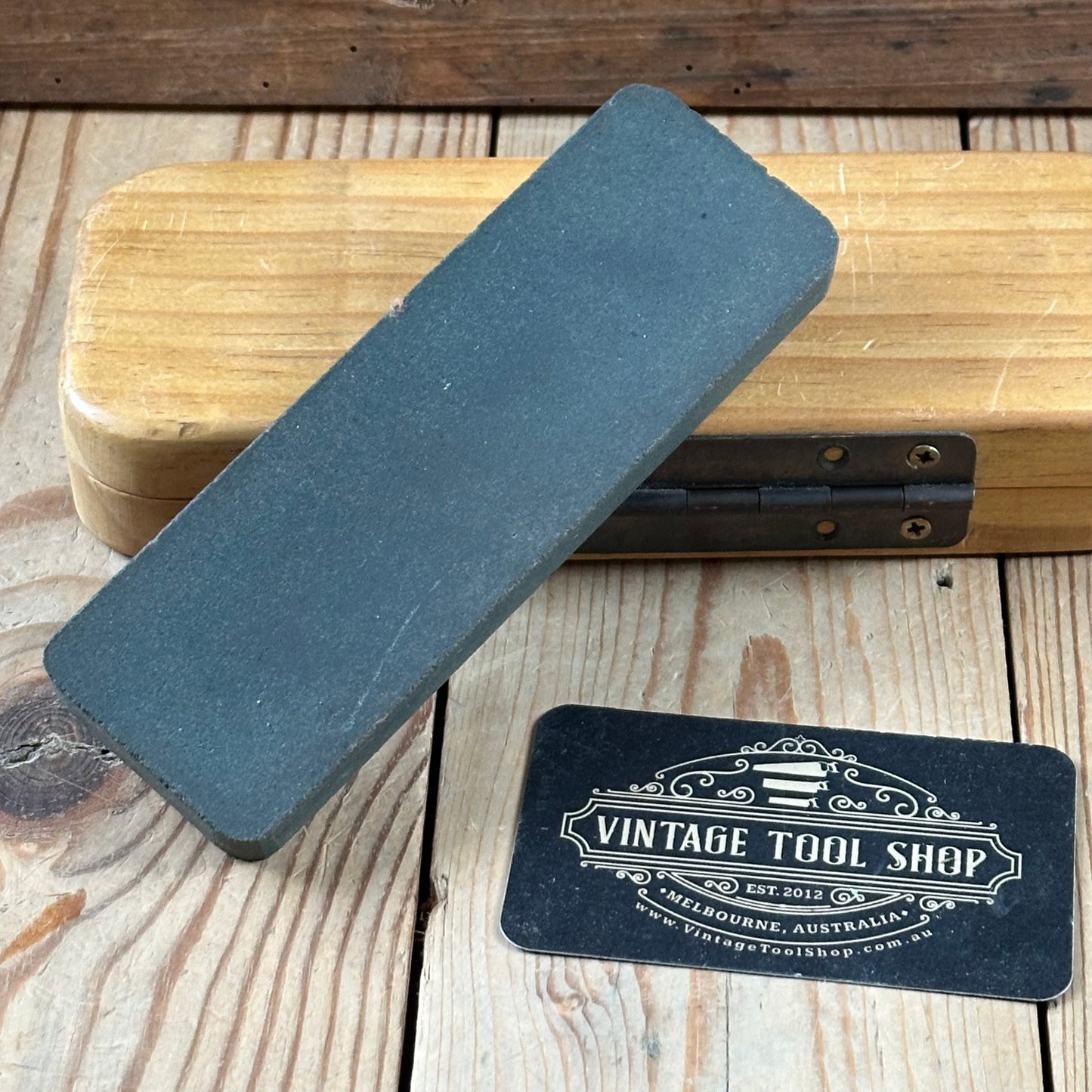 H2485 Vintage boxed SILICON CARBIDE abrasive SHARPENING STONE oilstone