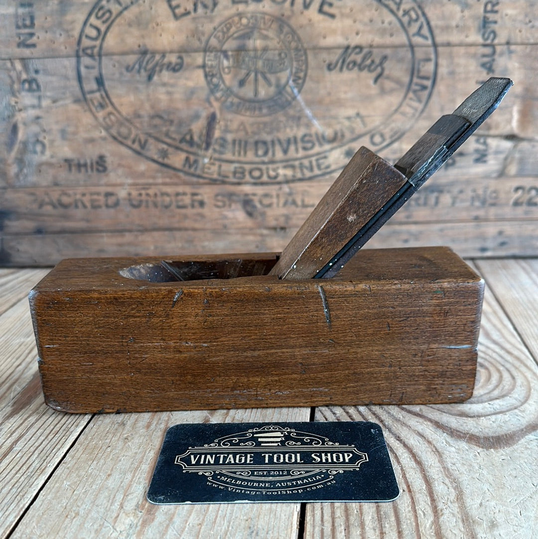 Y1663 Antique FRENCH Wooden Smoothing PLANE with fancy ESCAPEMENT display