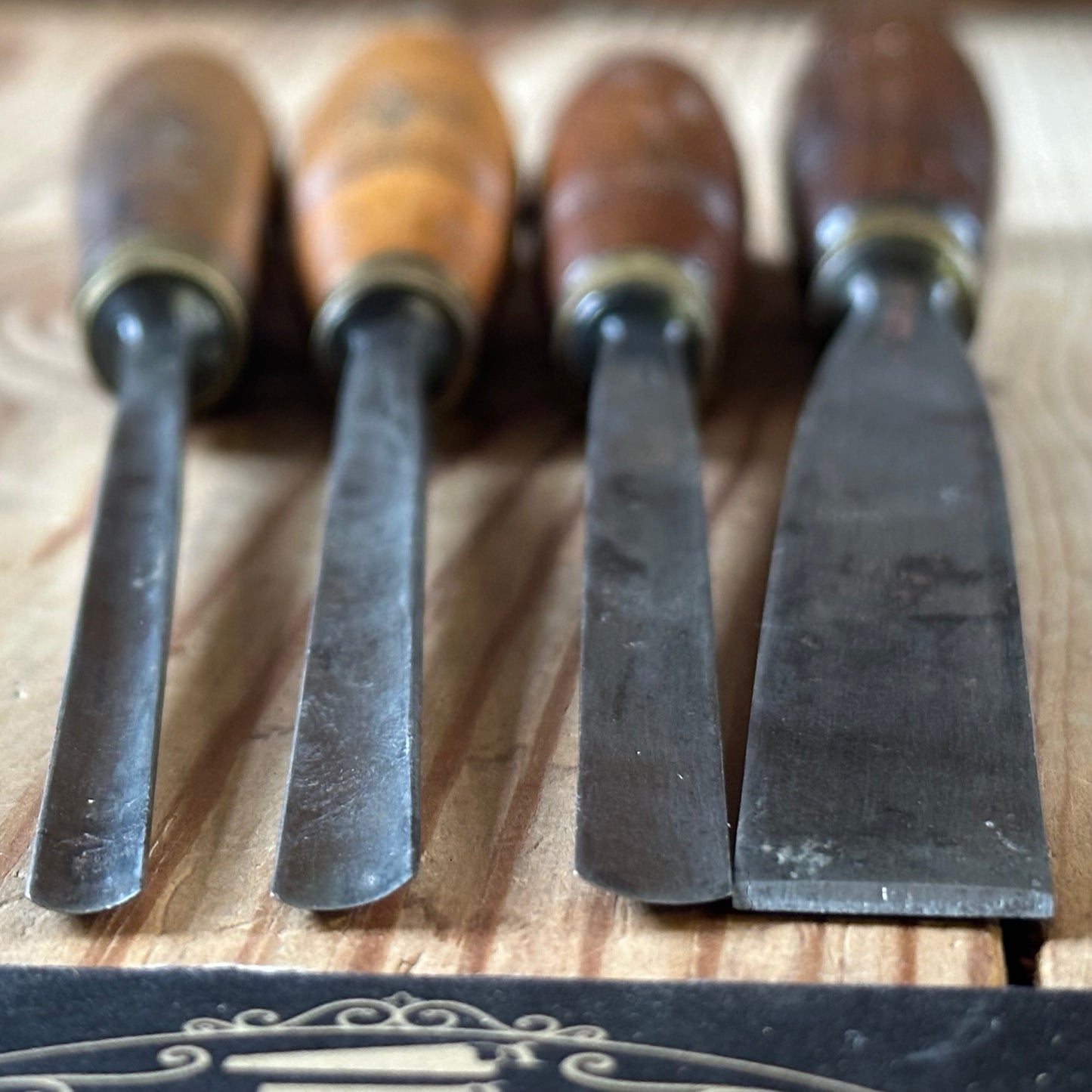 N1762 Vintage 4 x ADDIS Carving GOUGE CHISEL Set
