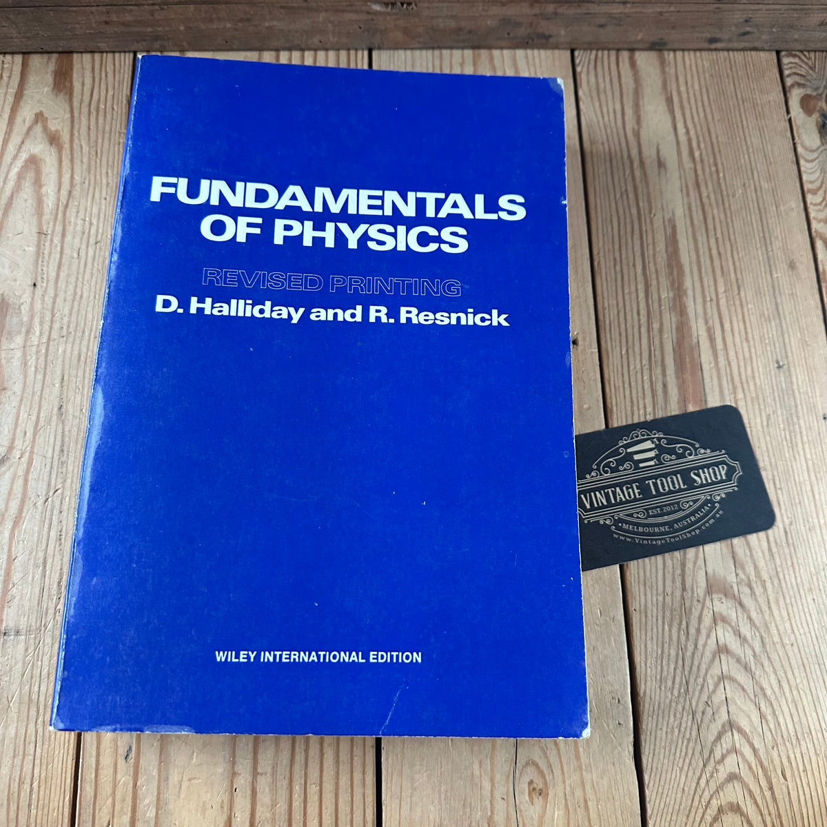 N2049 Vintage BOOK FUNDAMENTALS of PHYSICS revised printing by D.Halliday & R.Resnick