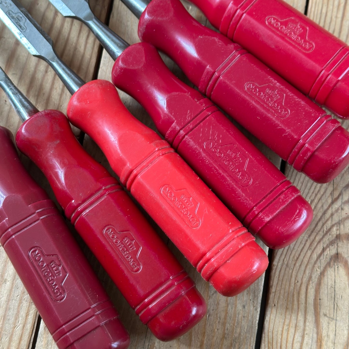 N1817 AWESOME! Vintage set of 6 NOOITGEDAGT Holland red resin handle BEVEL CHISELS