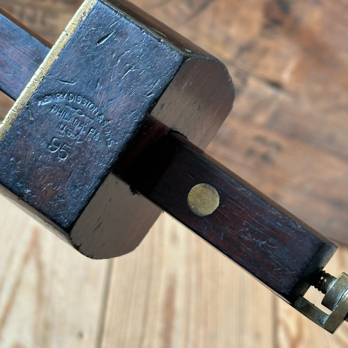 H2568 GORGEOUS! Vintage DISSTON USA No:95 BRASS & Rosewood Mortise GAUGE