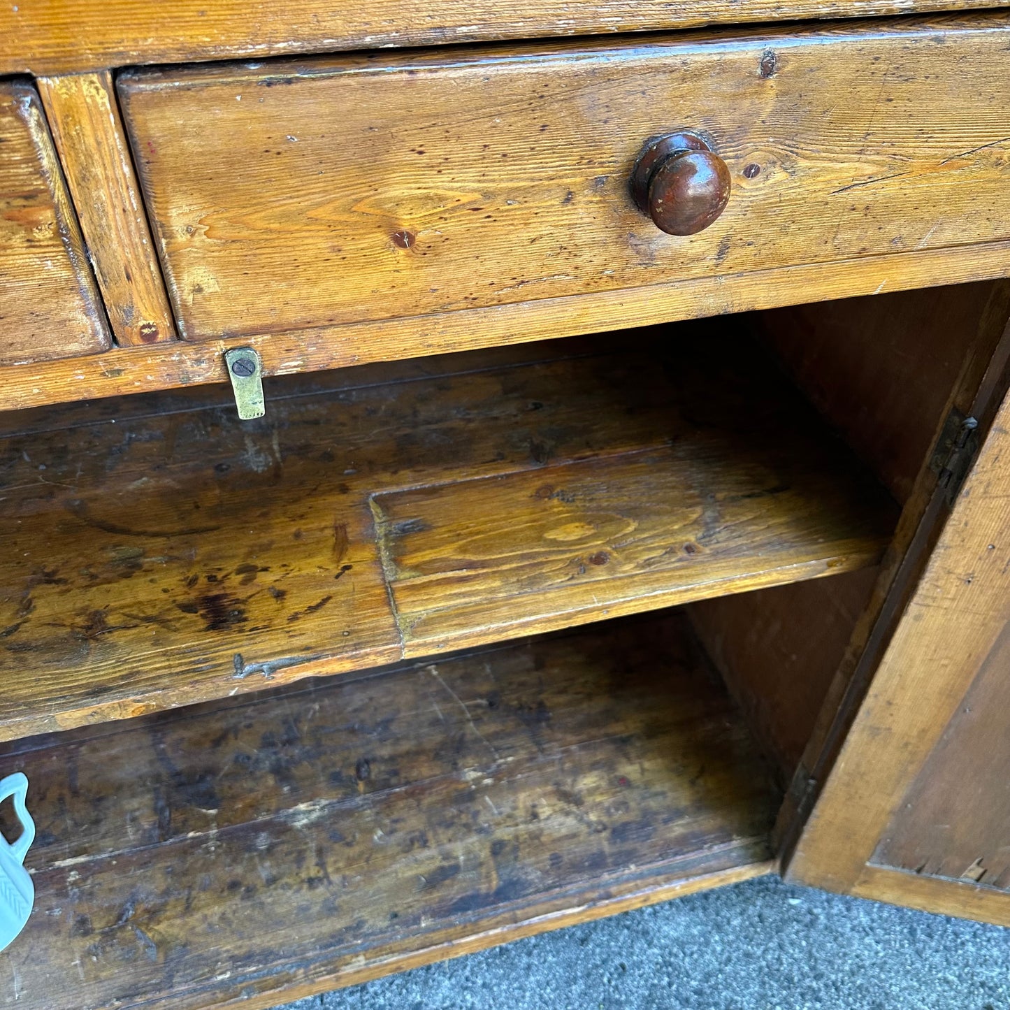 H2384 Vintage shabby chic FEDERATION era PINE kitchen cabinet CUPBOARD