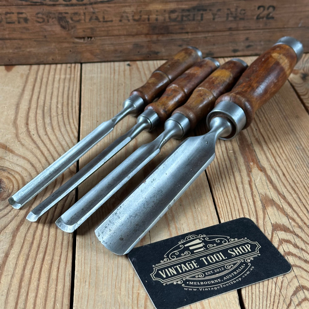 H2623 ICONIC! Vintage set of 4 x TITAN AUSTRALIA Gouge CHISELS