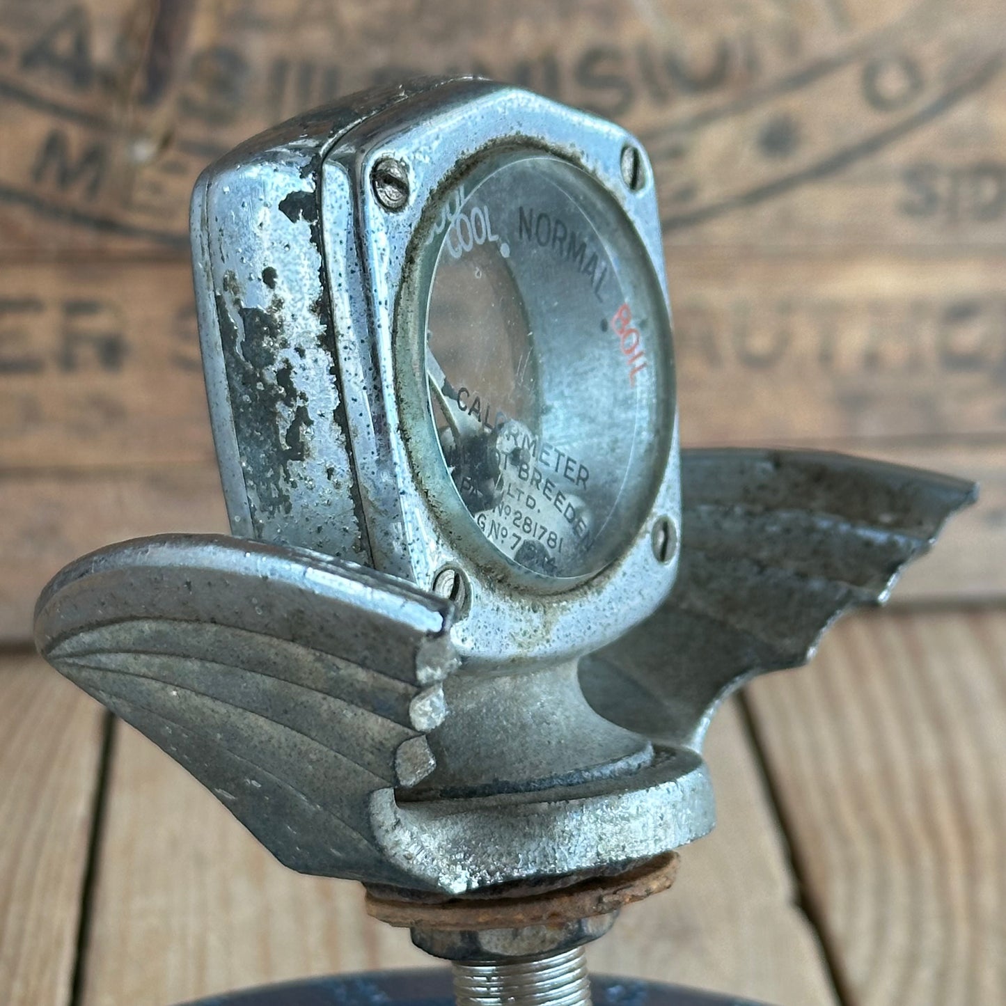 SOLD. VD985 Vintage 1920s-1930s WILMOT BREEDEN “CALORMETER” CAR HOOD winged radiator temperature gauge display item