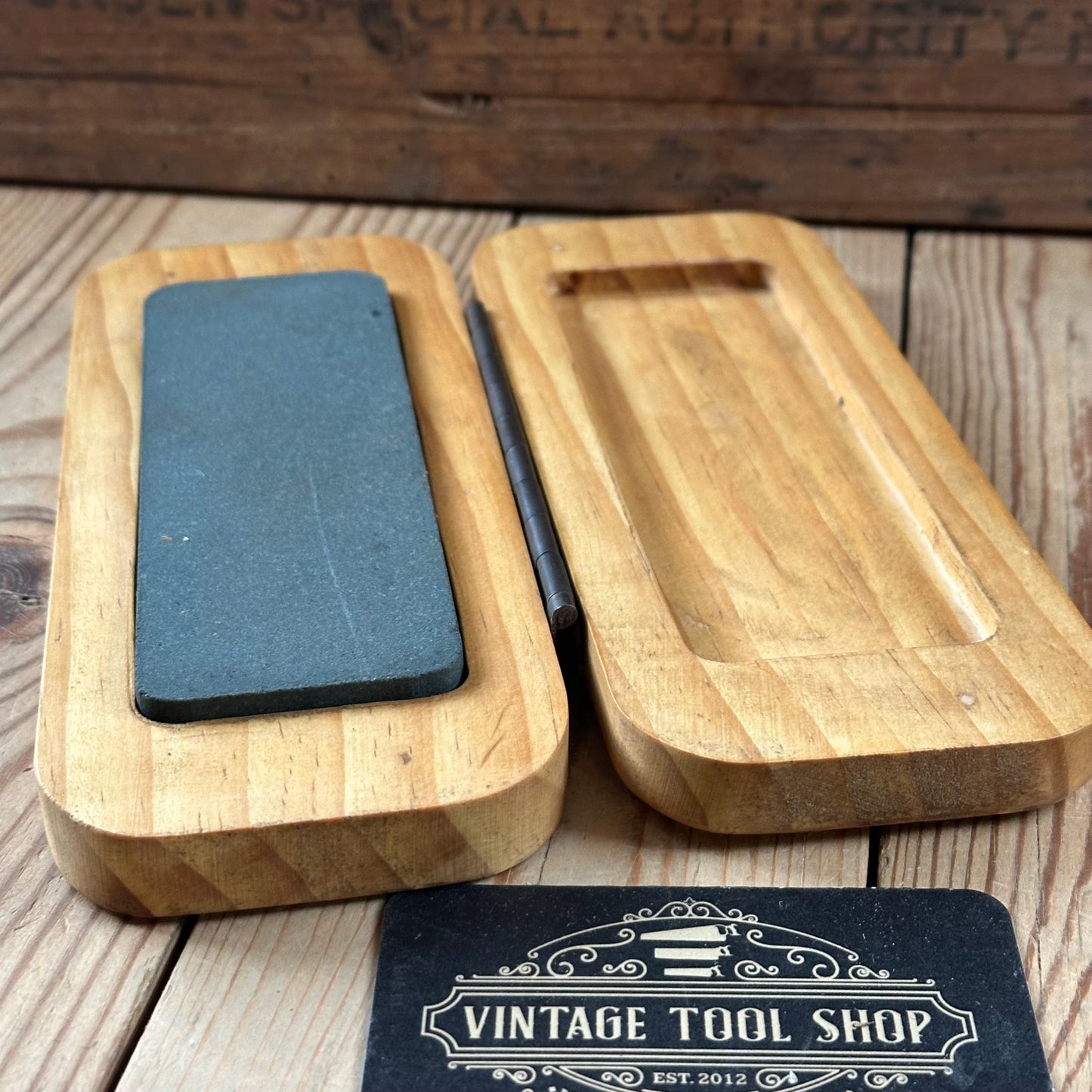 H2485 Vintage boxed SILICON CARBIDE abrasive SHARPENING STONE oilstone