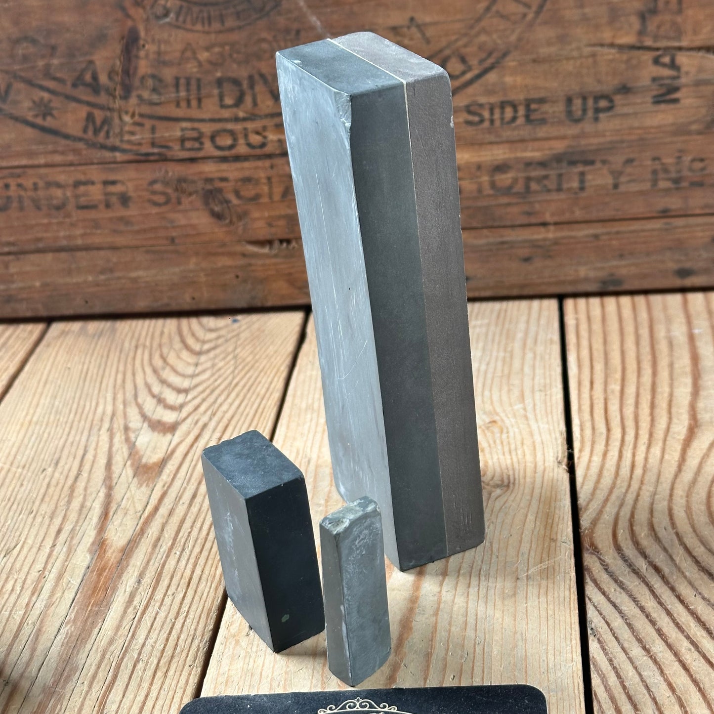 SOLD. A381 Vintage INCREDIBLE! Rare! APEX No:82 Superfine GERMAN Natural THURINGIAN Stone double sided barber razor hone IOB original box