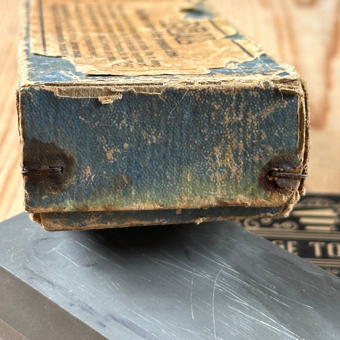 SOLD. A381 Vintage INCREDIBLE! Rare! APEX No:82 Superfine GERMAN Natural THURINGIAN Stone double sided barber razor hone IOB original box