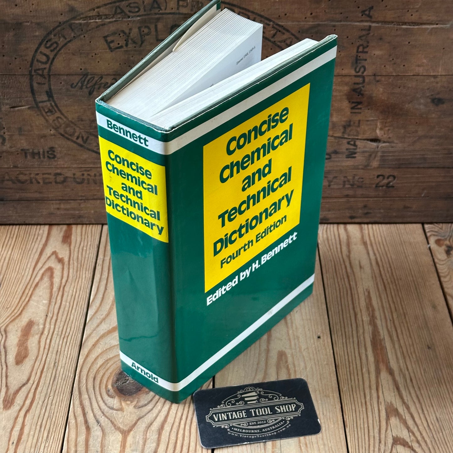 XBN175 Vintage 1986 BOOK Concise CHEMICAL and TECHNICAL DICTIONARY Fourth Edition by H.Bennett