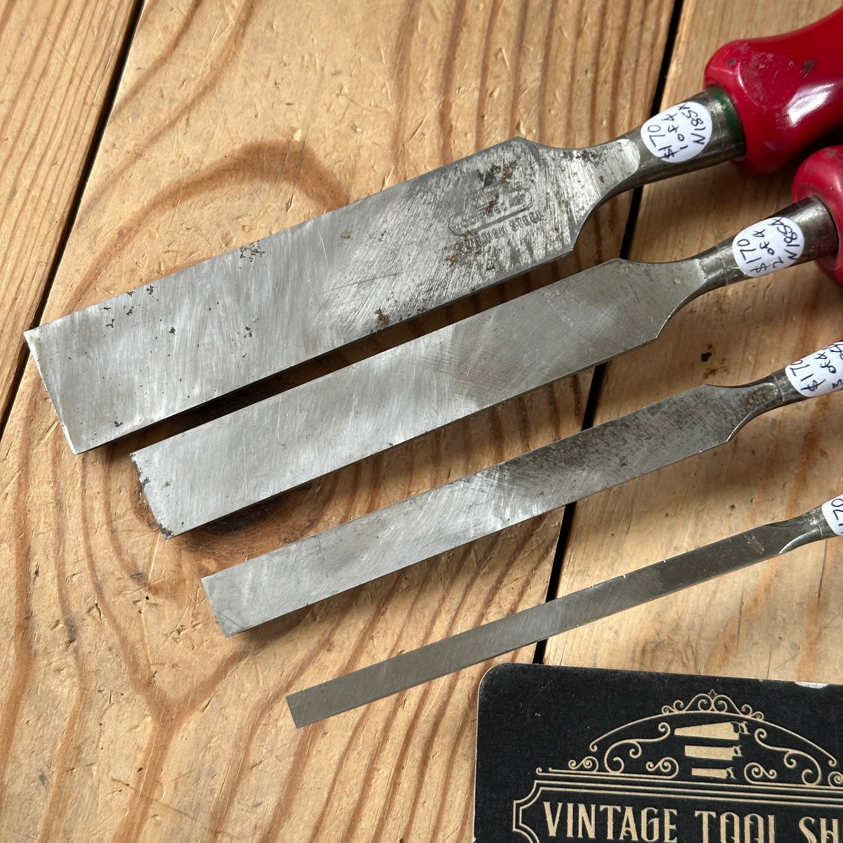N1854 Vintage set of 4 NOOITGEDAGT Holland red resin handle BEVEL CHISELS