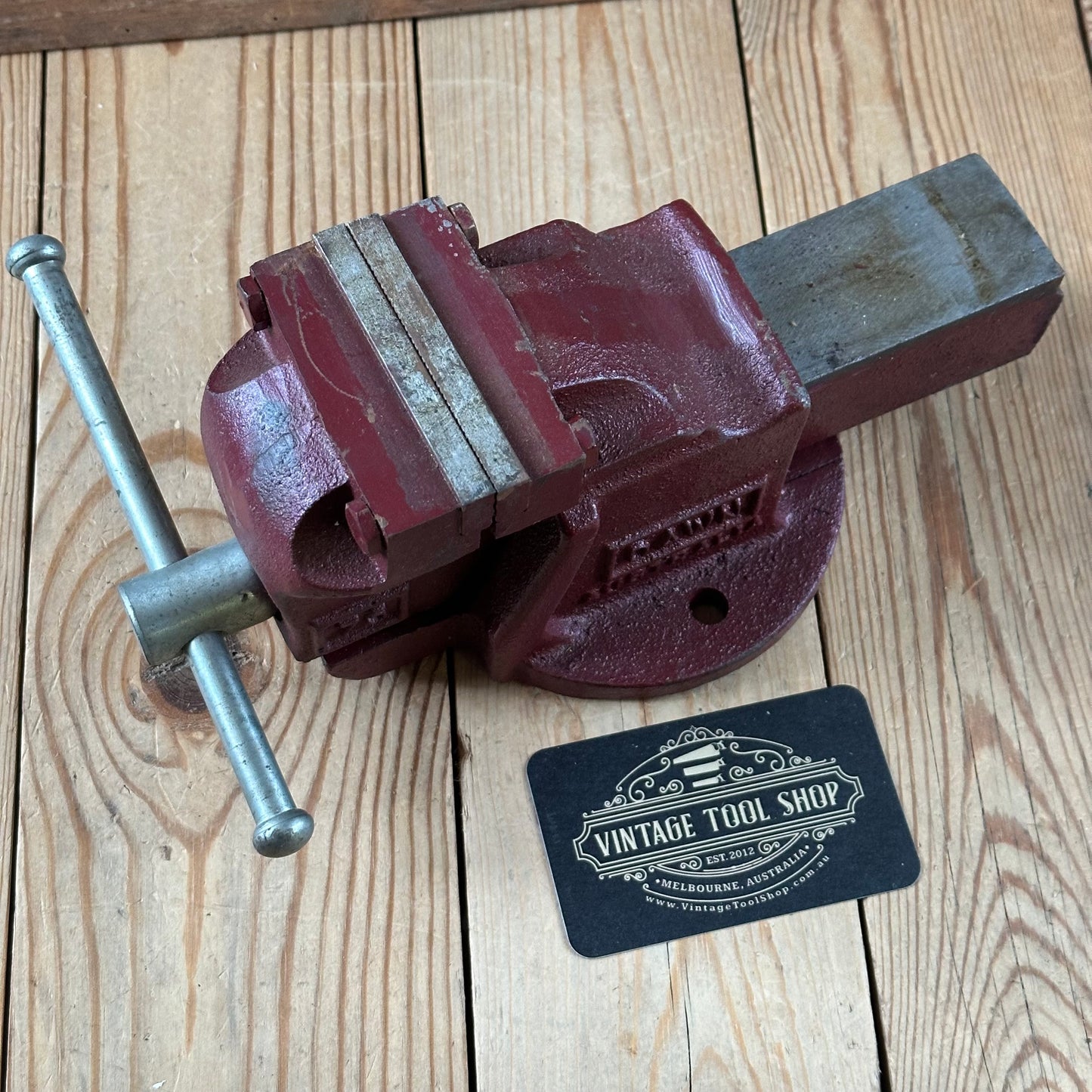 H2443 Vintage small red DAWN Australia No.75 3”VICE