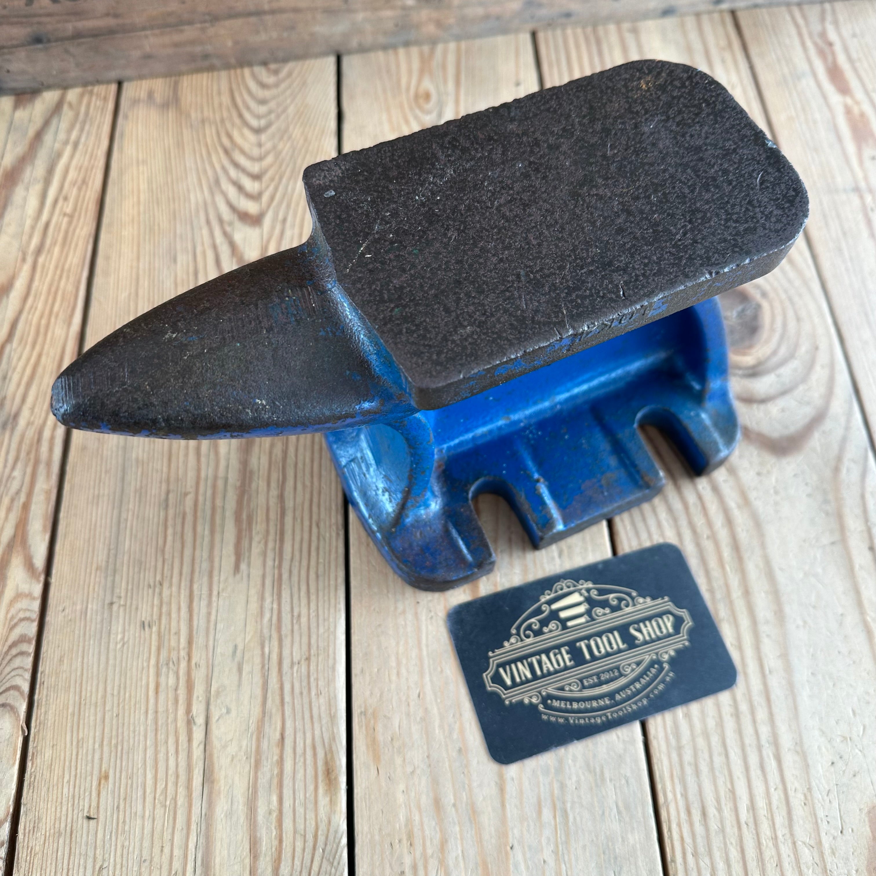 SOLD. H1753 Vintage smaller RECORD England 10lb No.11 blue ANVIL
